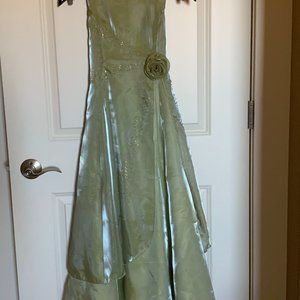 girl's formal dress, size 12